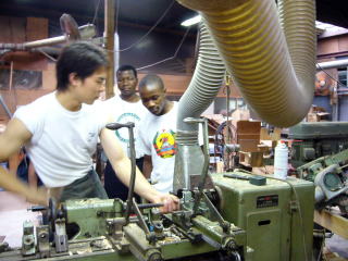 けん玉職人・イワタ木工にてけん玉製作の行程を見学させていただきました