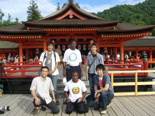 安芸の宮島にて広島大学けん玉サークルのメンバーと