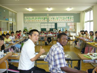 けん玉指導に訪れた小学校での給食の時間