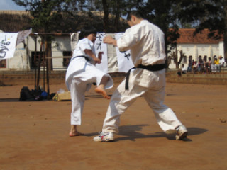 ���U���r�[�N�ŊJ�Â������{�����Љ�C�x���g�ŋ����I����N�C�O���͑����i�̈�j