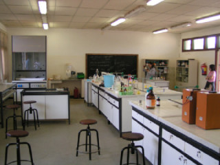 ���U���r�[�N�̊w�Z�̒��B����͒��L���C�Ȋw�Z�ł���