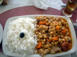 フェイジョアーダ モザンビークの豆の煮込みカレー